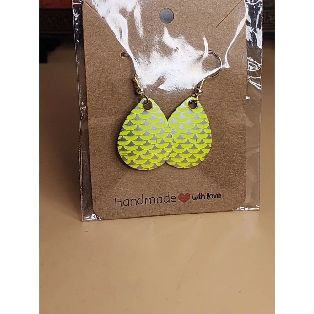New Fishing Lure Earrings Size 4 Chartreuse Yellow Silver Scale Colorado Spinner